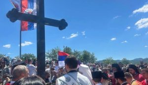 Liturgija u Bratuncu pokrenula kolektivni egzorcizam: Pomen srpskih žrtava izazvao urlike mržnje